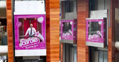 Si te subes a este elevador puedes ser una verdadera Barbie.