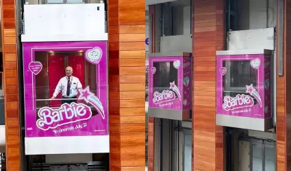 Si te subes a este elevador puedes ser una verdadera Barbie.