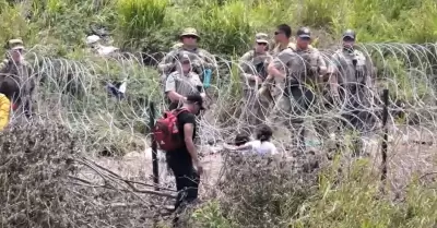 Migrantes cruzando el Ro Bravo