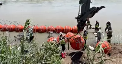 Boyas flotantes en el Ro Bravo