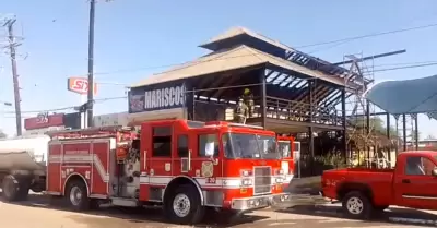 Incendio en restaurante de mariscos ubicado en San Pedro