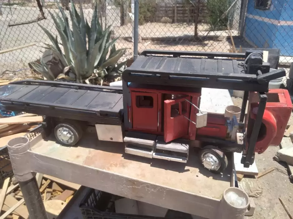 Carritos elaborados con madera