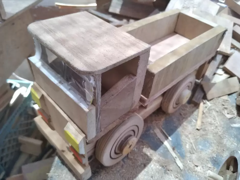 Carrito elaborados con madera