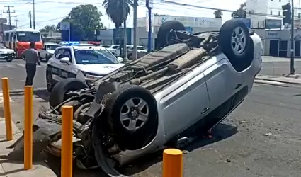 Triple choque en cruce de la calle Revolucin y la avenida Veracruz.