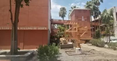 Demolicin del edificio que albergaba las carreras de Ingeniera Civil y Minas