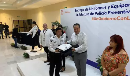 Entregan uniformes a policas municipales