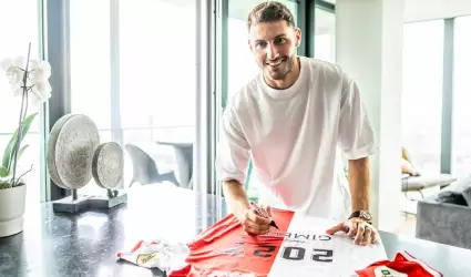 Santiago Gimnez firma hasta 2027 con el Feyenoord