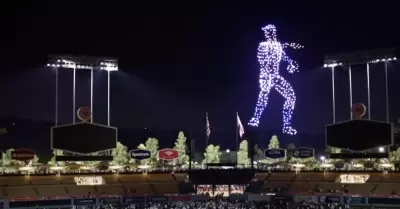 Espectculo con drones en homenaje a Fernando Valenzuela