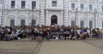 Manifestacin de padres de familia contra los libros de texto gratuitos