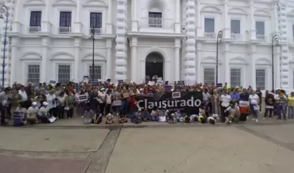 Manifestacin de padres de familia contra los libros de texto gratuitos