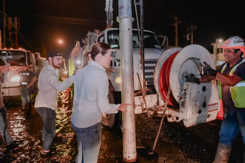 Recorre Gobernadora de BC zonas afectadas por tormenta Hilary en Mexicali