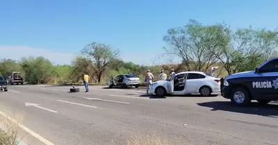 Hallan en asiento trasero de un auto a un hombre asesinado, en Las Minitas