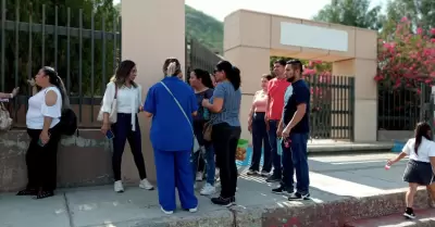 Padres de familia tomaron la escuela primaria "Club de Leones 4"