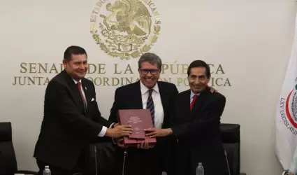 Rogelio Ramrez de la O, secretario de Hacienda, entrega el Paquete Econmico 20