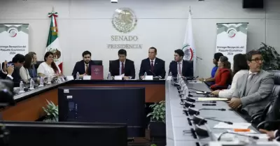 Entrega del paquete econmico 2024 en la mesa directiva del Senado de la Repbli