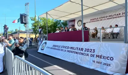 Desfile cvico militar