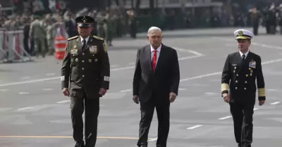 Desfile cvico-militar por el 213 aniversario del inicio de la Independencia de 