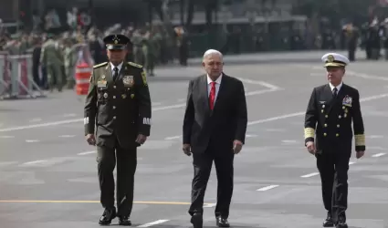 Desfile cvico-militar por el 213 aniversario del inicio de la Independencia de 