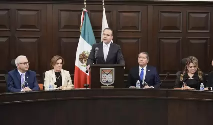 Sesión de Cabildo para entrega del Segundo Informe del alcalde Antonio Astiazará