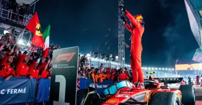 Carlos Sainz gana el Gran Premio de Singapur