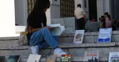 Siembra y cosecha de libros en la Unison