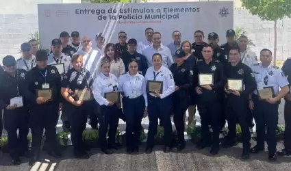 Polic�as Municipales de Hermosillo reciben becas e incentivos