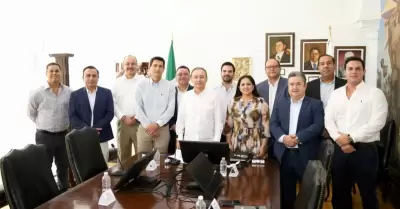 Se rene gobernador Alfonso Durazo con organismos empresariales.