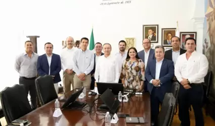 Se rene gobernador Alfonso Durazo con organismos empresariales.