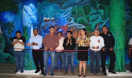 "Chepe" Contreras inauguran el majestuoso mural Bakhala