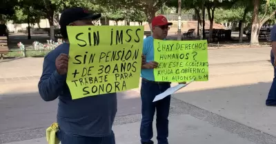 Extrabajadores de la CEA con ms de 30 aos de servicio exigen pensin y segurid