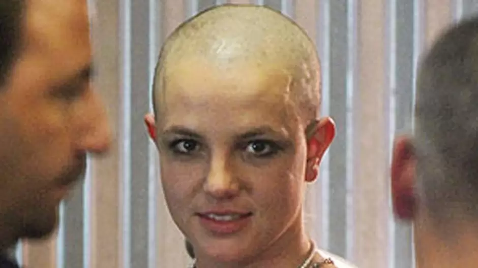 Britney sin cabello