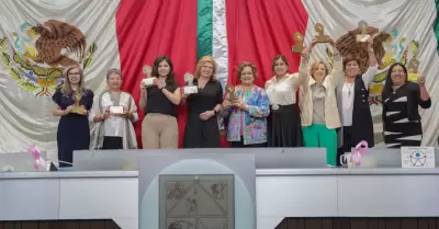 Galardonadas con la Presea del Poder�o de las Mujeres Sonorenses
