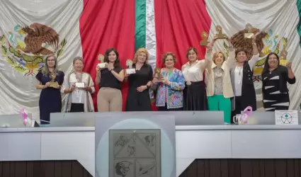 Galardonadas con la Presea del Poder�o de las Mujeres Sonorenses