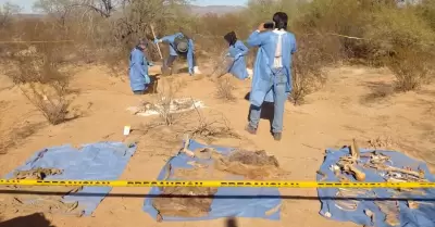 Hallan restos de al menos 18 personas en desierto de Sonora