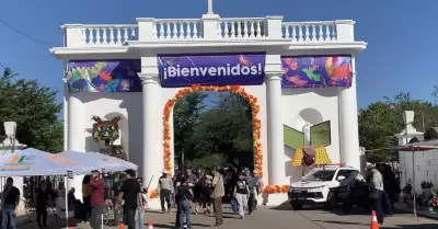 Hermosillenses acuden al panten Yez este Da de Muertos