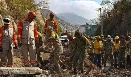 Personal de Sedena realiza remocin de escombros en Guerrero