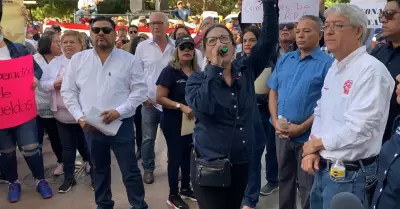 Organizaciones sindicales y estudiantes universitariosse manifestaron frente a P