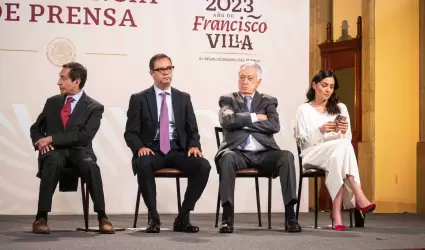 Funcionarios asistentes a conferencia de Lpez Obrador, entre ellos Manuel Bartl