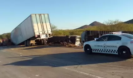 Choque de trileres en carretera Guaymas-Hermosillo