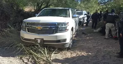 Camioneta decomisada en Trincheras