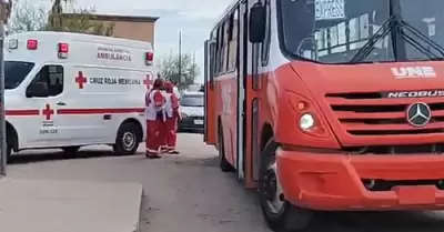 Otro camin del transporte pblico participa en choque