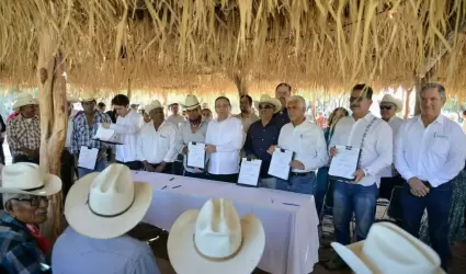 Firma del ttulo de transferencia del Distrito de Riego 018 a la etnia yaqui