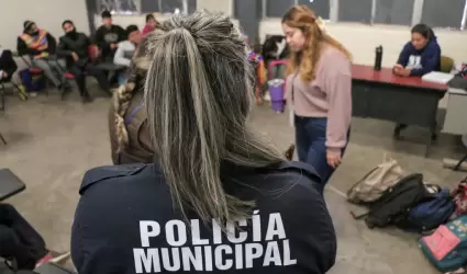 Revisan mochilas a estudiantes de Secundaria Estatal 11