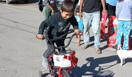 Entrega de regalos del "Santa Claus por Carta"