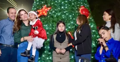 Encendido de rbol navideo en el poblado Miguel Alemn