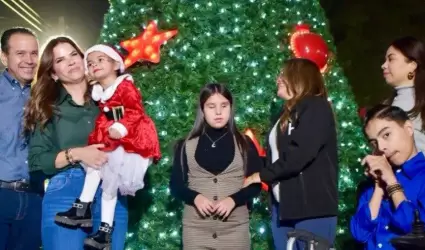 Encendido de rbol navideo en el poblado Miguel Alemn