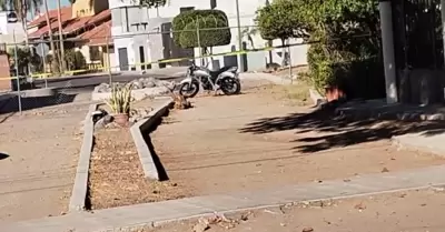 Motocicleta abandonada por presunto asaltante