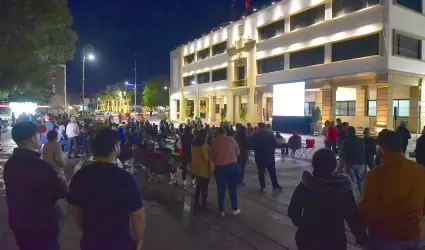 Transmisin del juego de la final entre Naranjeros y Venados en la Plaza Zaragoz