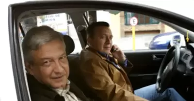 Nicolás Mollinedo cuando fungía como chofer de López Obrador