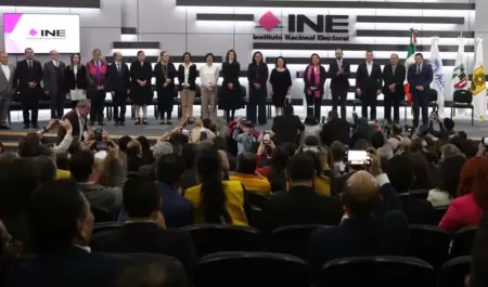 Xóchitl Gálvez acudió al INE a registrarse como candidata a la Presidencia de la